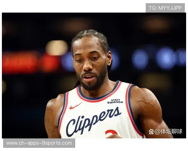 骑士夹击到位，伦纳德被迫出球